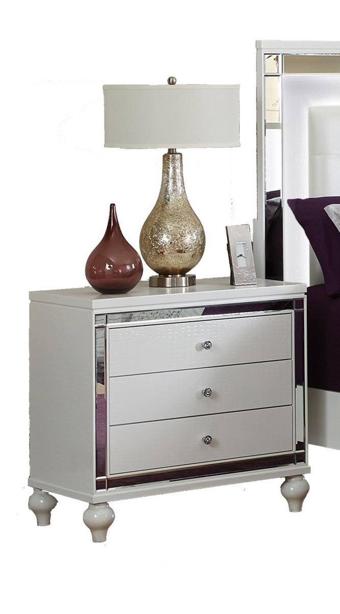 Alonza 3 Drawer Nightstand in White 1845-4 image