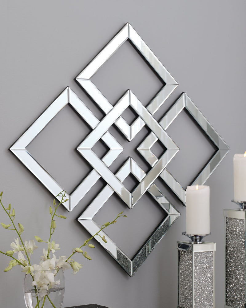 Quinnley Accent Mirror image