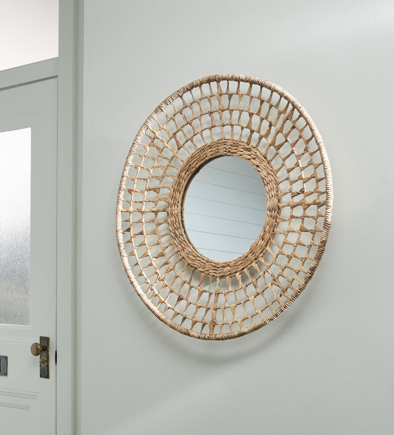 Deltlea Accent Mirror image