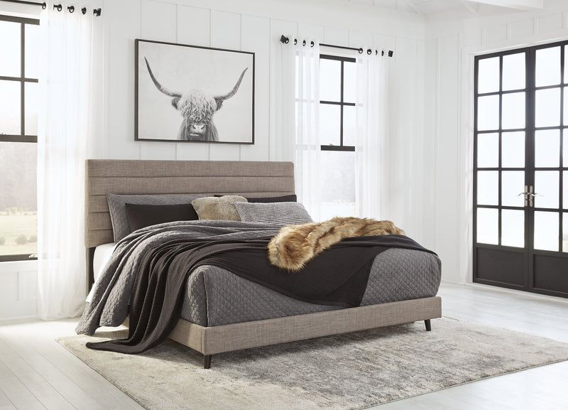 Vintasso Upholstered Bed