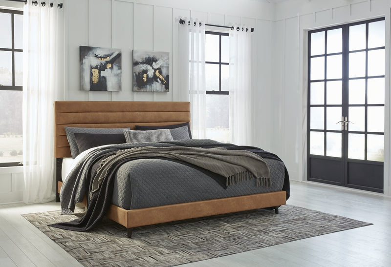 Vintasso Upholstered Bed