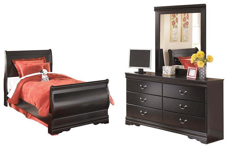 Huey Vineyard 5-Piece Bedroom Set