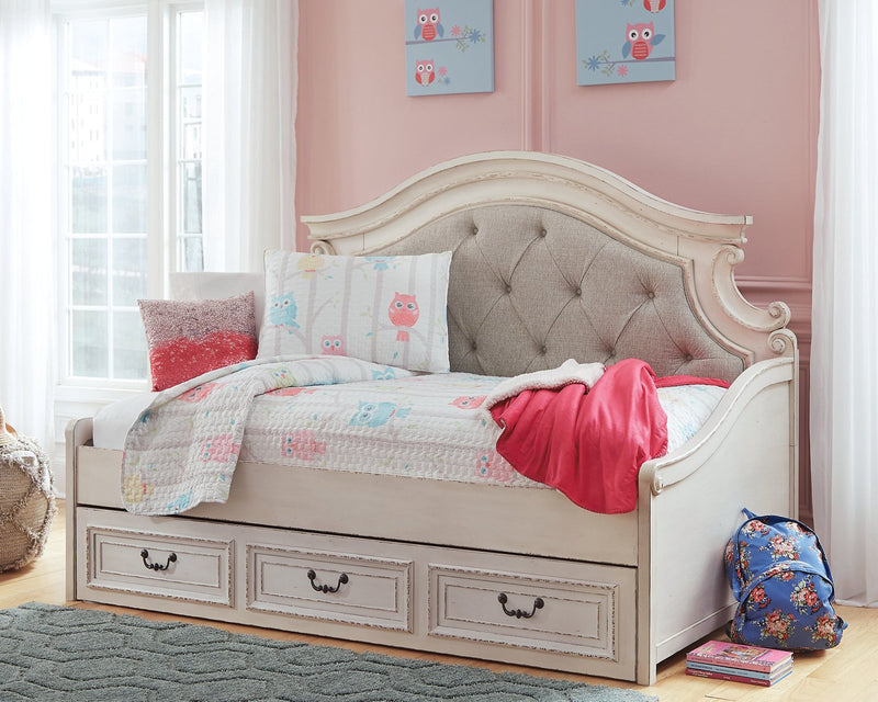 Realyn Twin Panel Bed